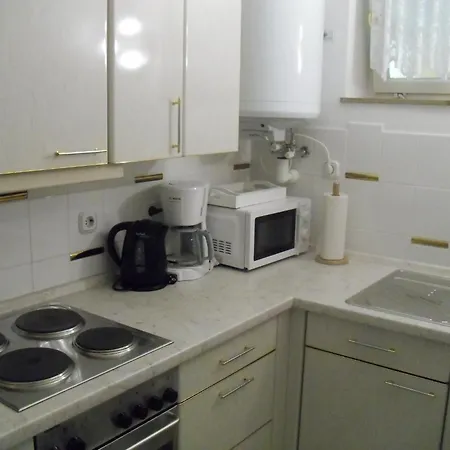 Mit Grossem Indoorpool Und Toller Weitsicht Auf Berge Apartamento