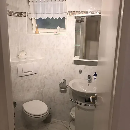 Mit Grossem Indoorpool Und Toller Weitsicht Auf Berge Apartamento
